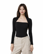 Minimal chic black top