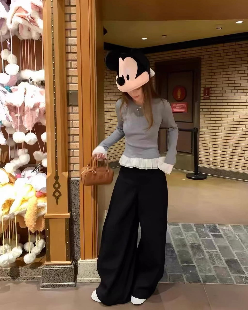 Curved Pocket Wide Leg Pants