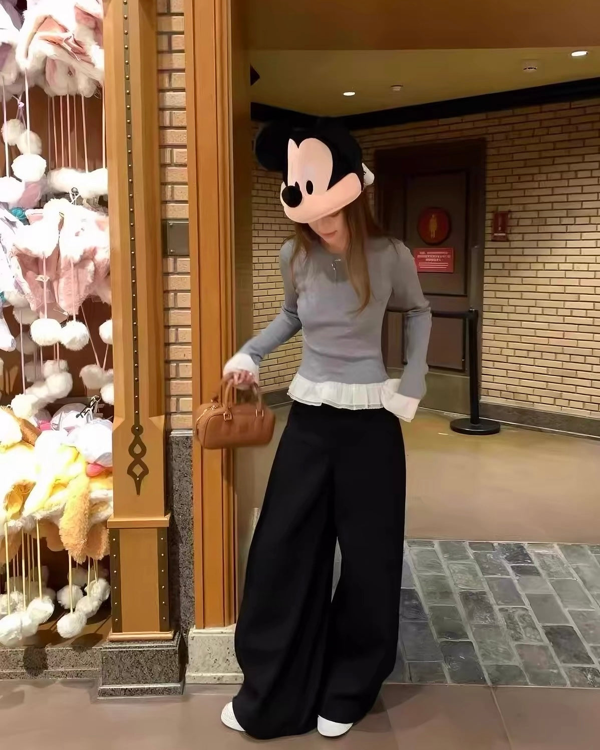 Curved Pocket Wide Leg Pants