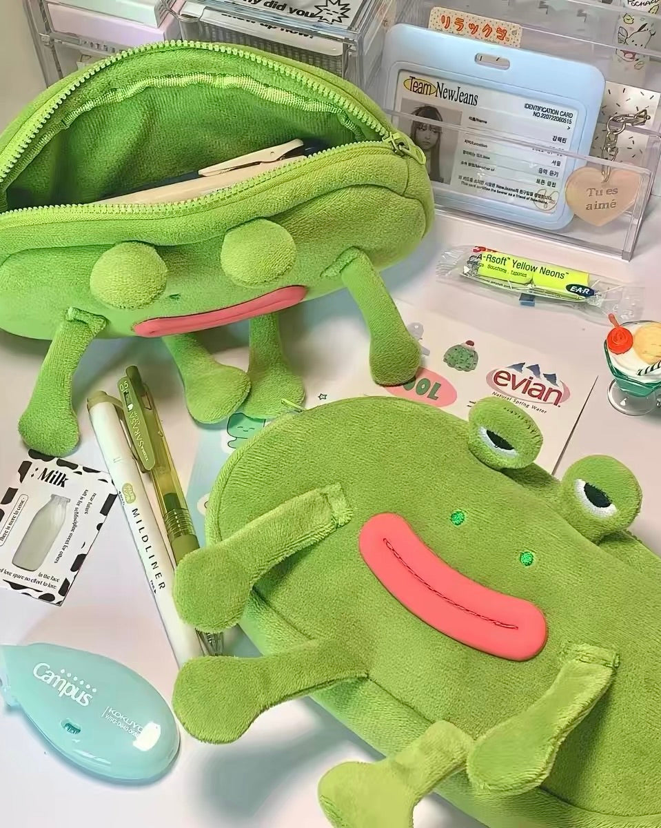 Pencil case (Каргоны мөнгийг ирэхээр нь өгнө)