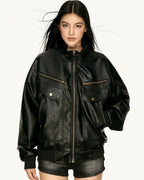 Oversized leather bomber – street + edgy vibe