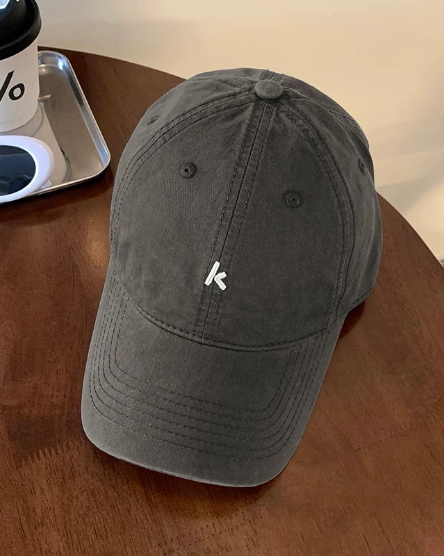 MINIMAL LOGO CAP – DAILY ESSENTIAL