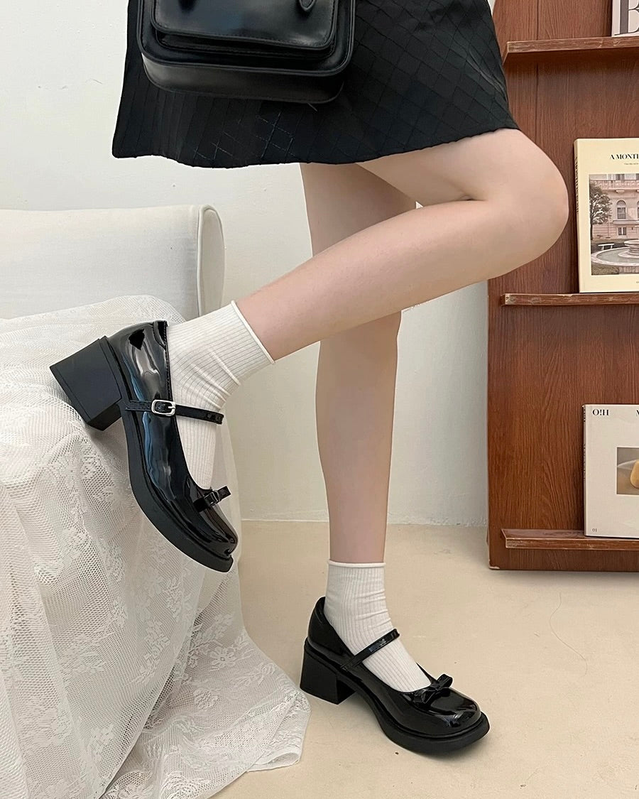 🖤 Classic doll heels