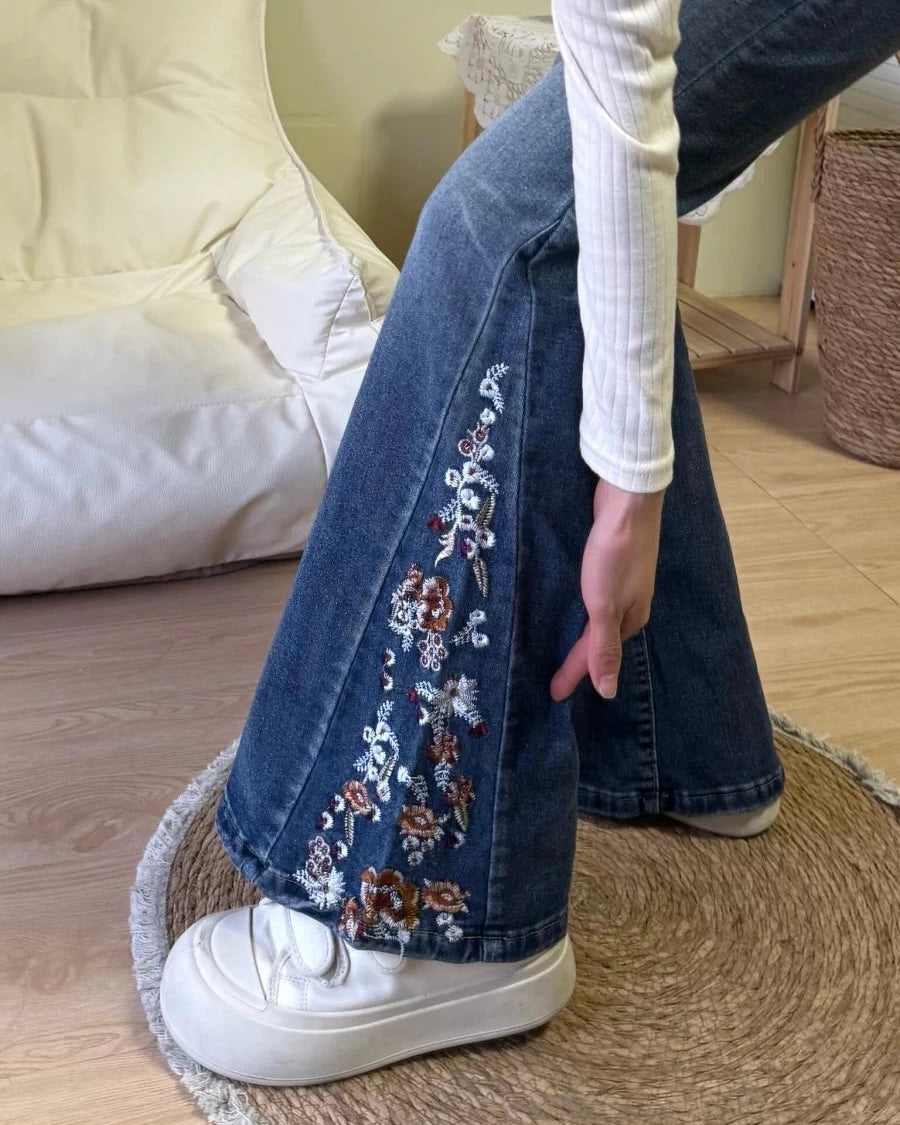 Vintage Floral Flare Jeans 🌼