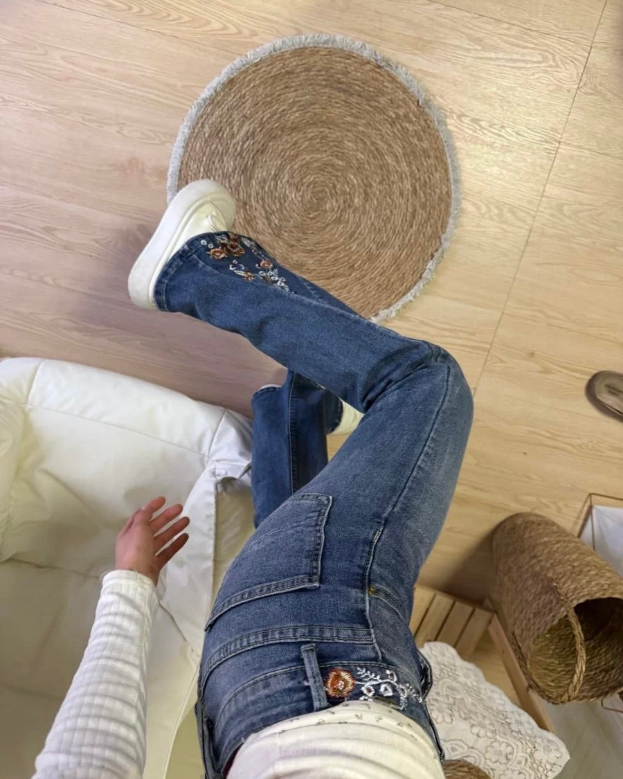Vintage Floral Flare Jeans 🌼