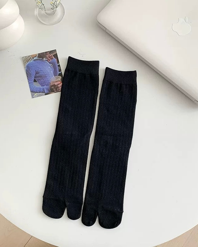 Ribbed Tabi Socks 🩶🩷