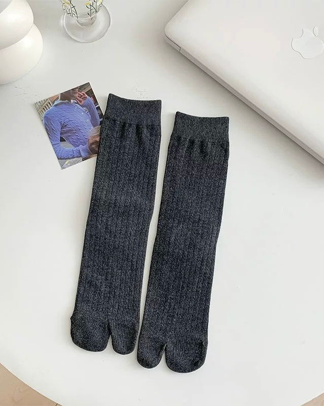 Ribbed Tabi Socks 🩶🩷
