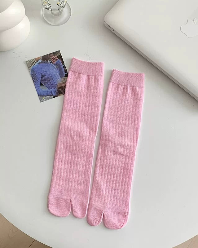 Ribbed Tabi Socks 🩶🩷