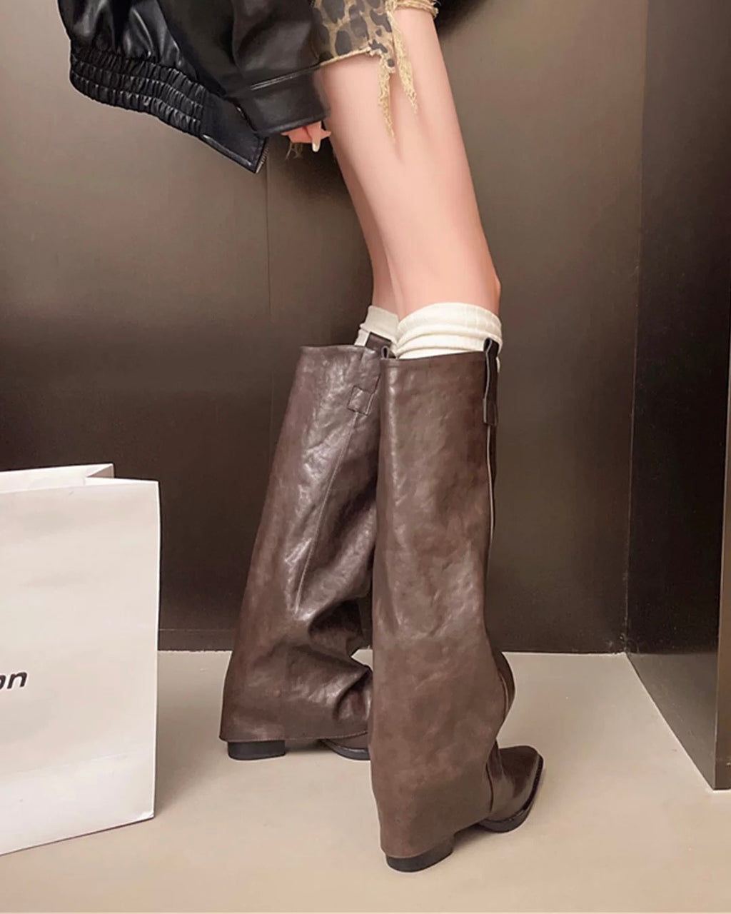 🖤 Slouchy knee-high boots