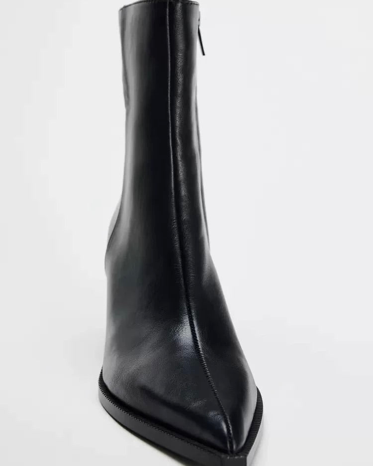 Black Leather Pointed Ankle Boots (Урьдчилсан захиалга)