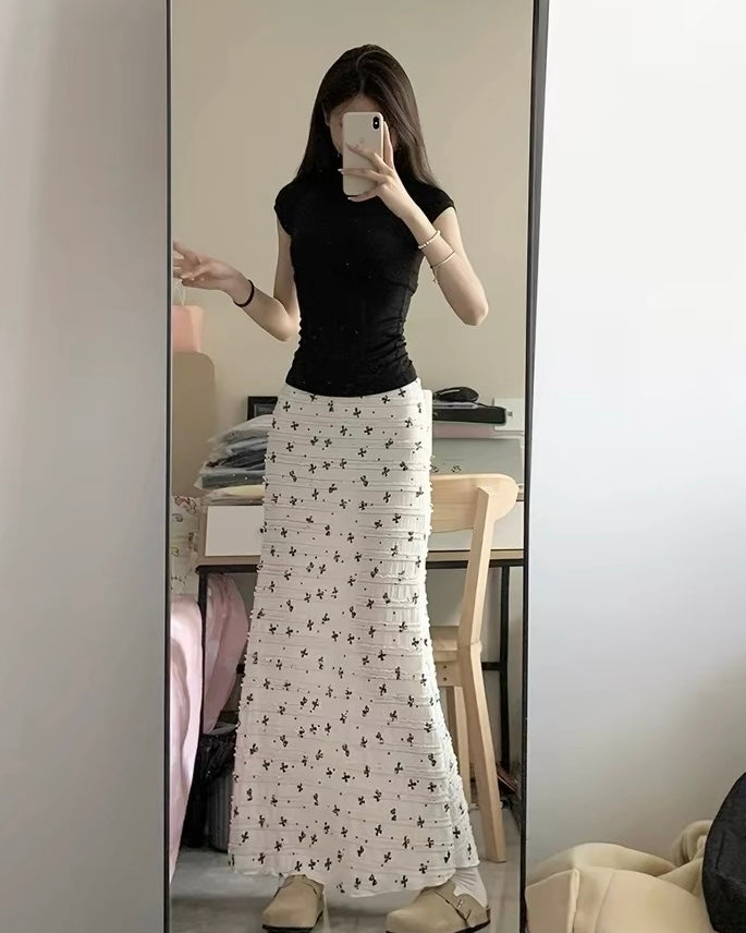 Black Shoulder T-Shirt + Ribbon Textured Fish Tail Skirt