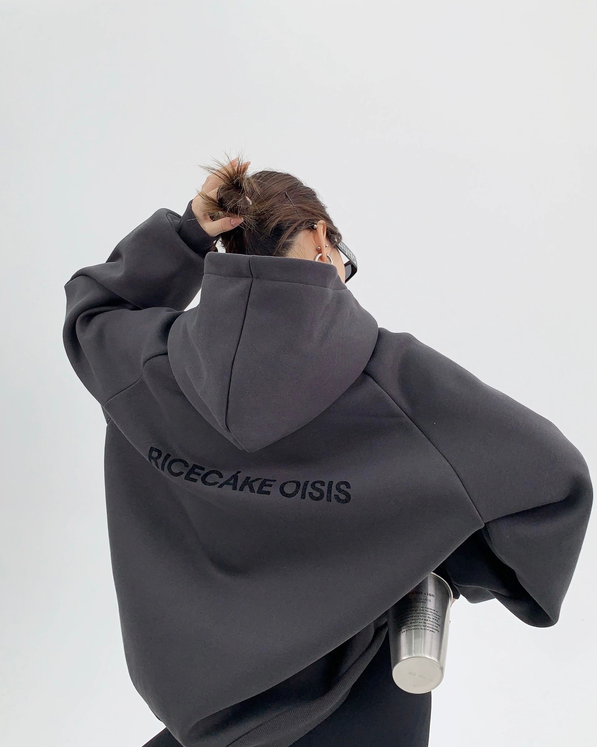 Oversized Hoodie – Minimal Street Style