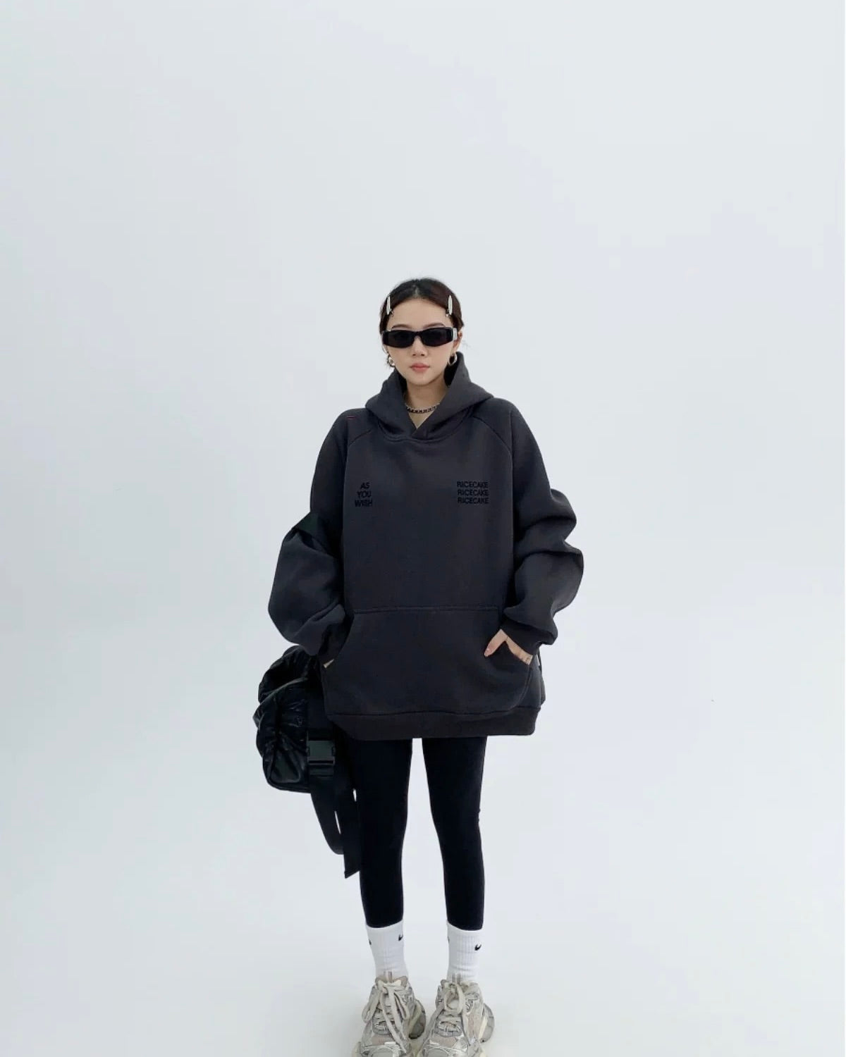 Oversized Hoodie – Minimal Street Style